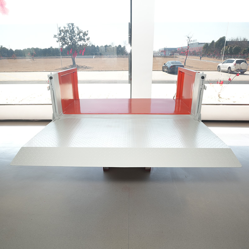 Dual-Rail Model Column Tail Lift