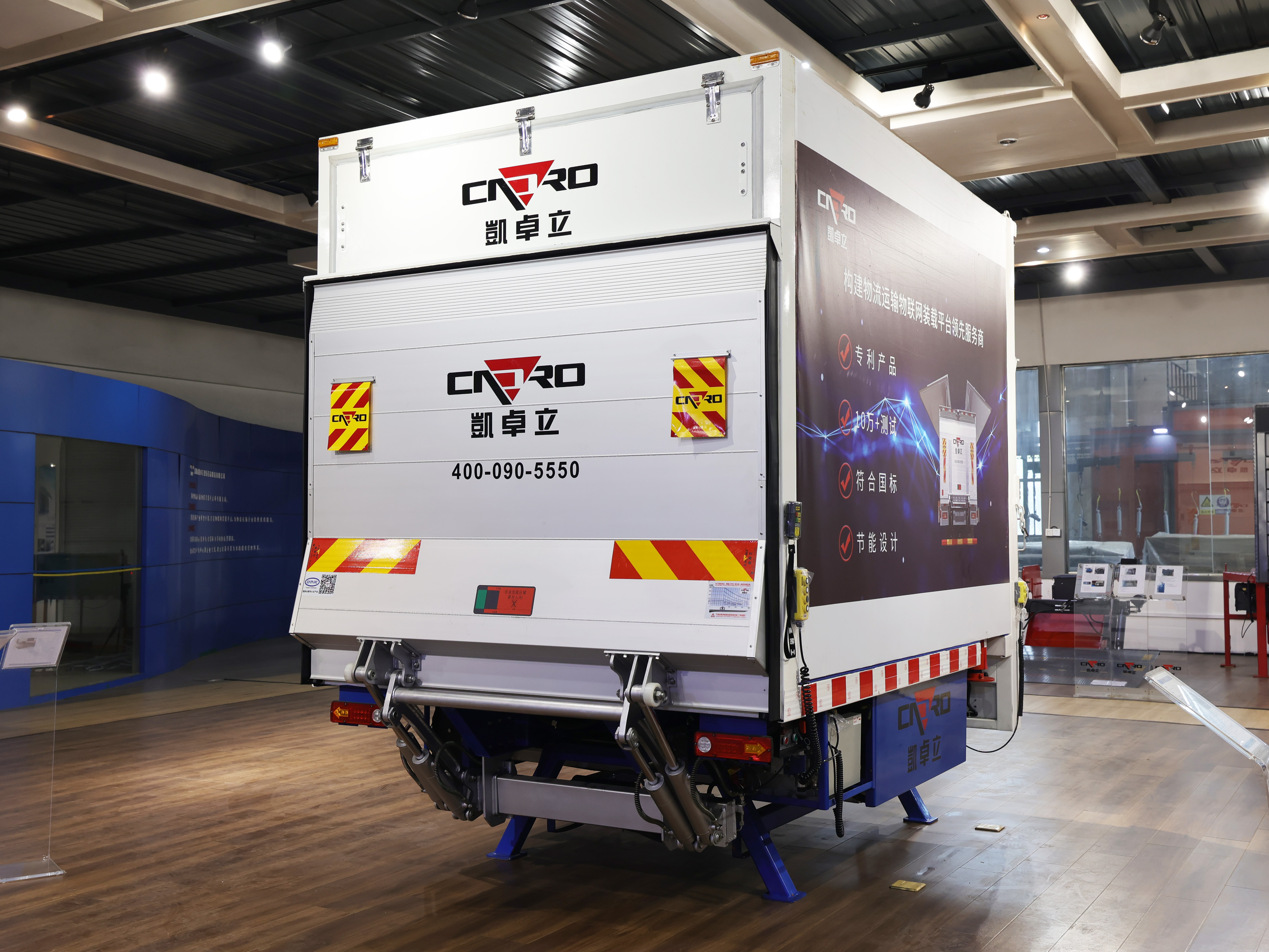 How Advanced Hydraulic Tail Lifts Are Transforming Cargo Handling