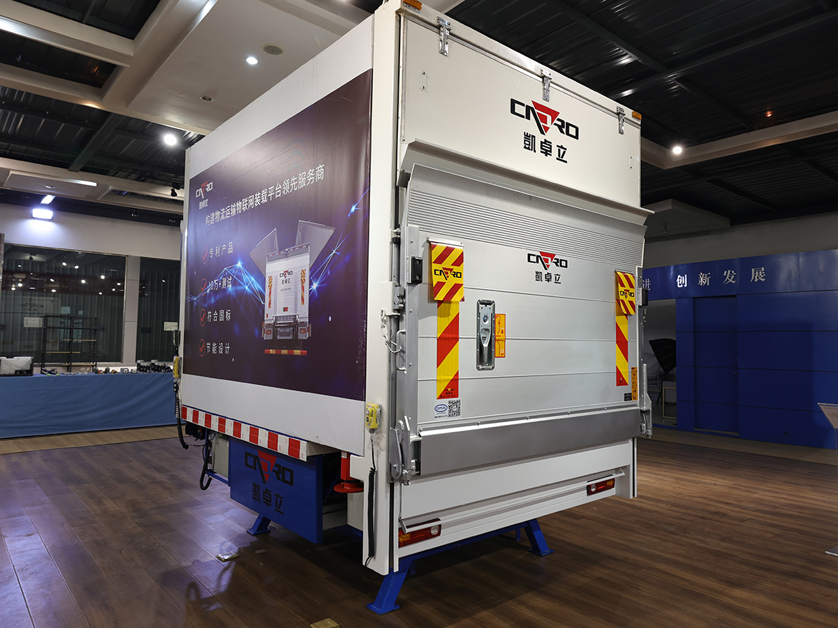How Tail Lifts for Container Truck Contribute To Improved Customer Service